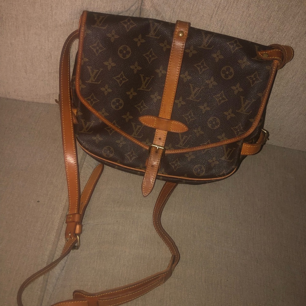 AUTHENTIC LOUIS VUITTON SAUMUR MM